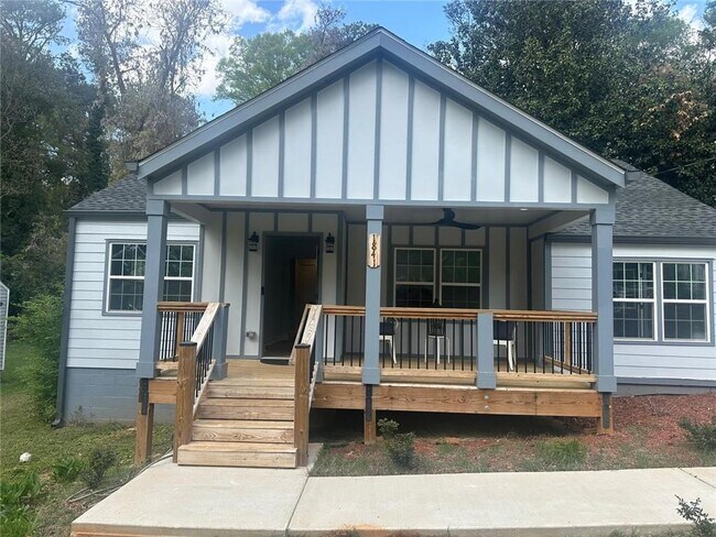 Building Photo - 1841 Bayberry Dr SW