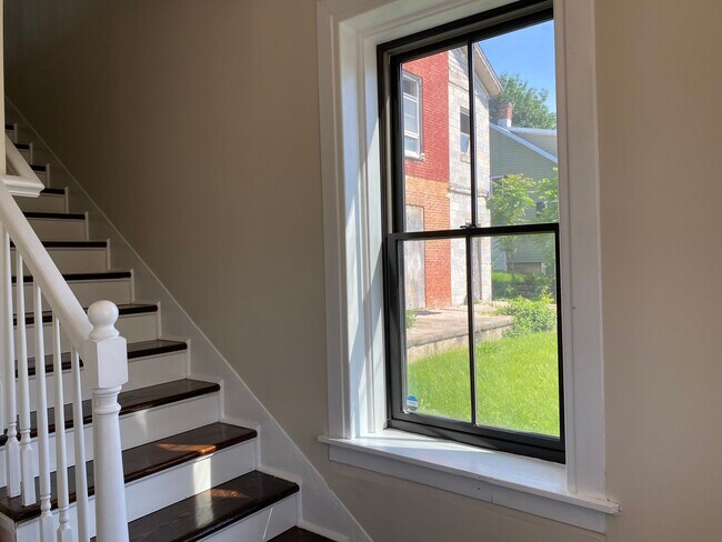 Building Photo - 13 John St