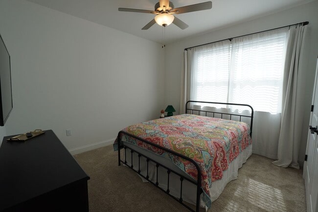 Building Photo - MOVE IN DATE MUST BE SCHEDULED 14 DAYS FROM PAYING SECURITY DEPOSIT.