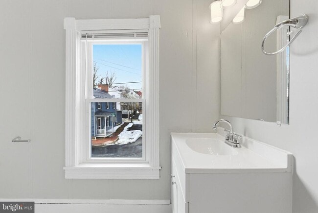 Building Photo - 520 S Kent St