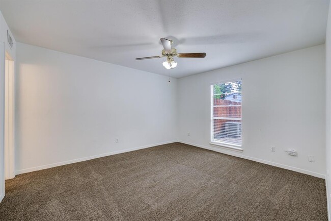 Building Photo - 5906 Golden Forest Dr