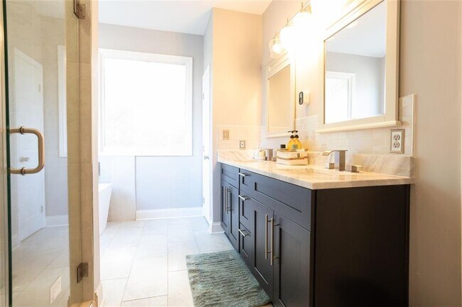 Building Photo - 4867 Pinnacle Dr