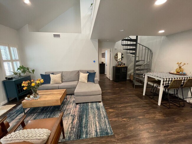 Building Photo - **Coming Soon** 2-Level Loft Condo with Re...
