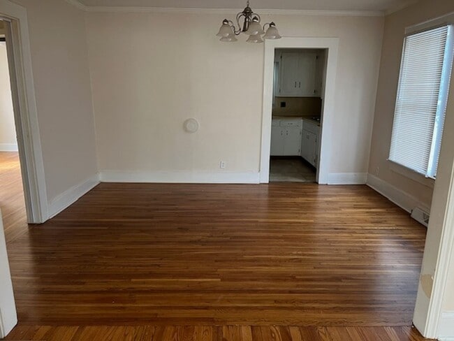 Building Photo - Walking Distance to Winthrop