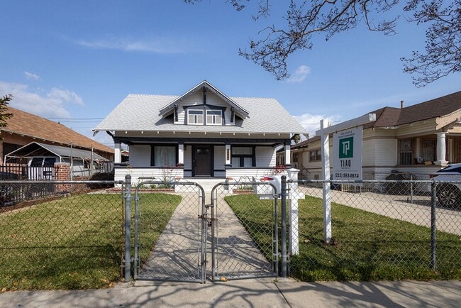 Building Photo - Charming Fully Renovated 3-Bedroom, 2-Bath...