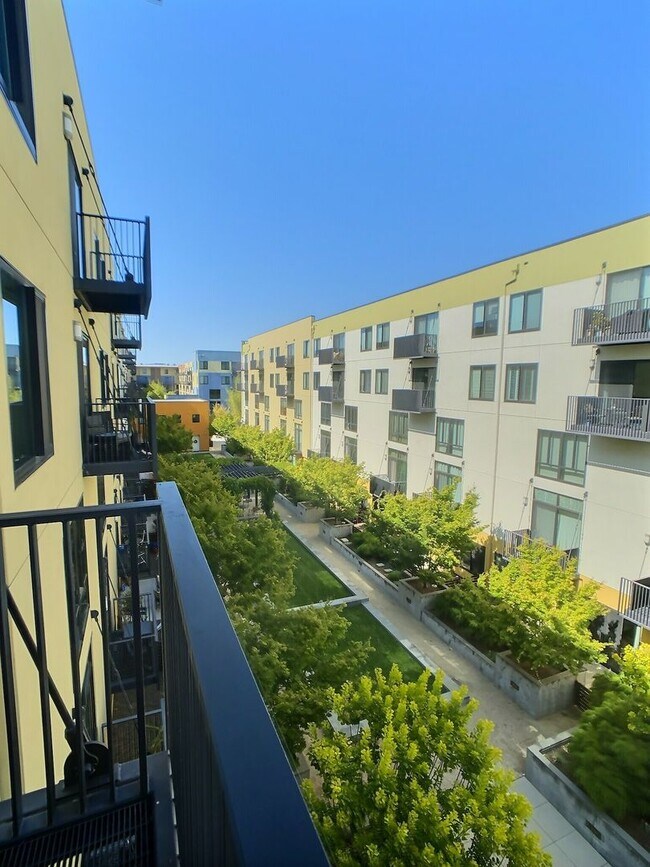 Building Photo - 1 Bedroom Flat for Rent at Plant 51 in Dow...