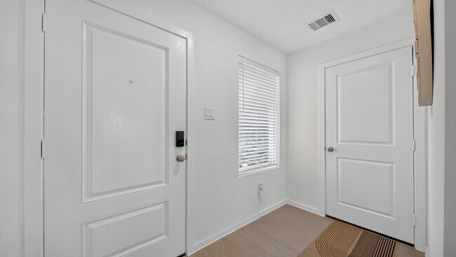 Building Photo - 633 Craven St