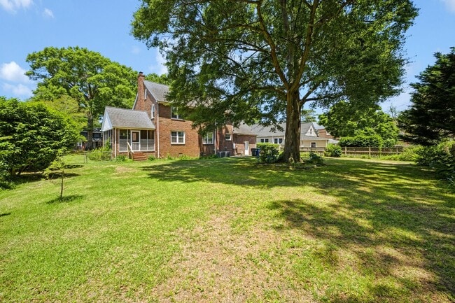Building Photo - PINEWELL