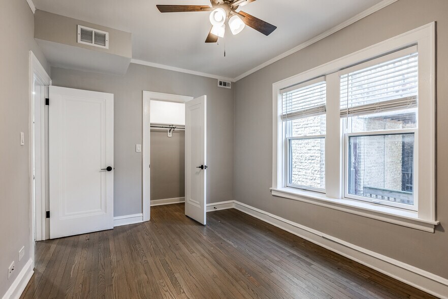 Building Photo - 1352 W Carmen Ave