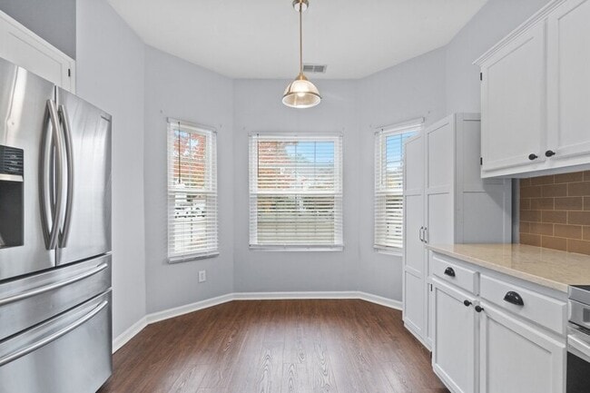 Building Photo - 3708 Gateway Pl