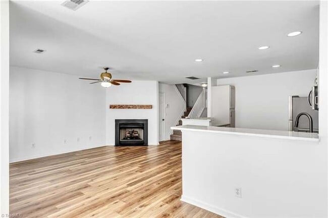 Building Photo - Townhouse / Stoney Creek