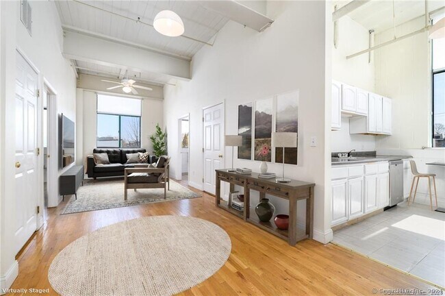 Primary Photo - 390 Charles St