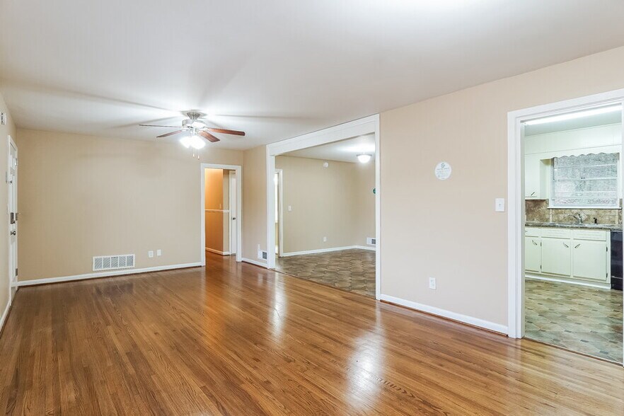 Building Photo - 621 27th Ave