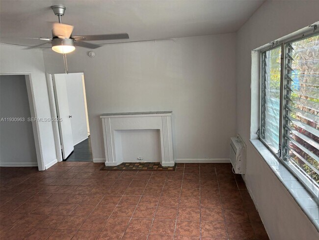 Building Photo - 2469 Flamingo Pl