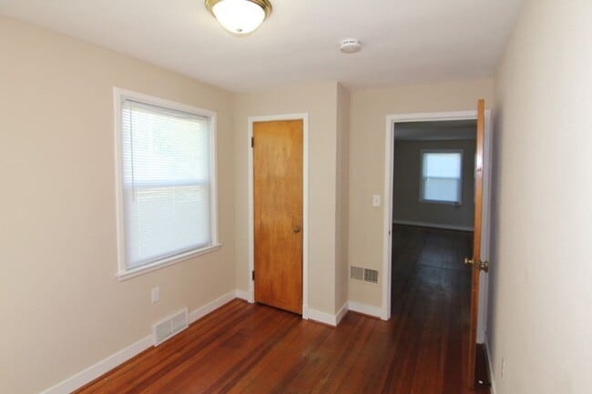 Building Photo - 740 1/2-740 1/2 Sunset St