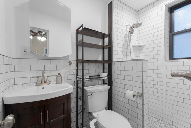 Building Photo - 76 Romaine Ave