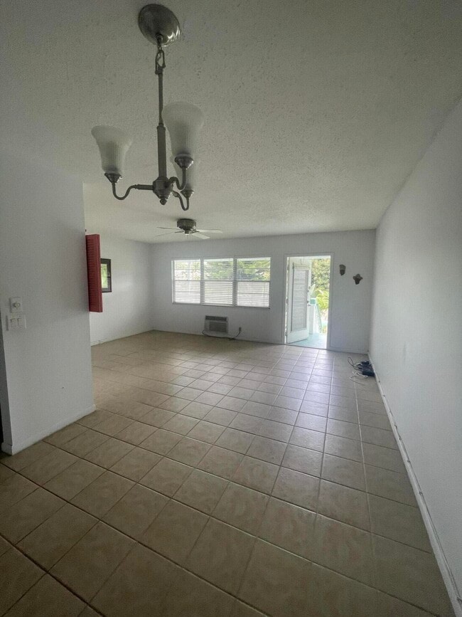 Building Photo - 474 Tilford V