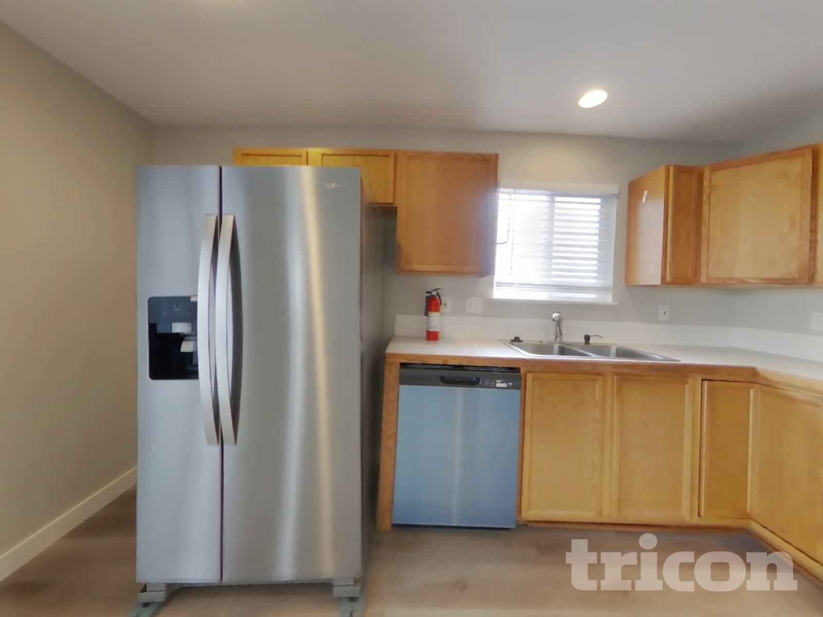 Building Photo - 500 N 28th Ave