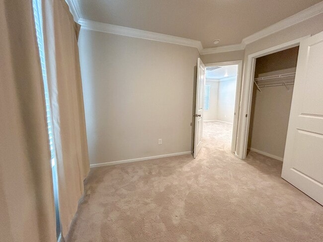 Building Photo - 497 Himalaya St. NE