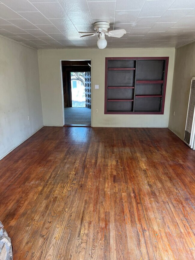 Building Photo - 508