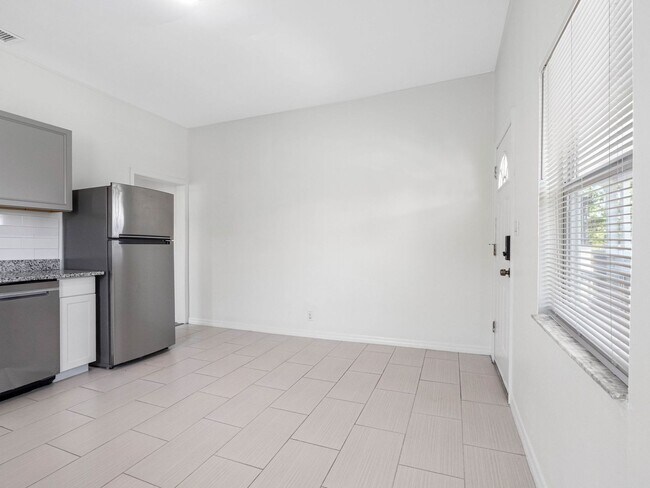 Building Photo - Affordable 3/1.5 West Tampa Home