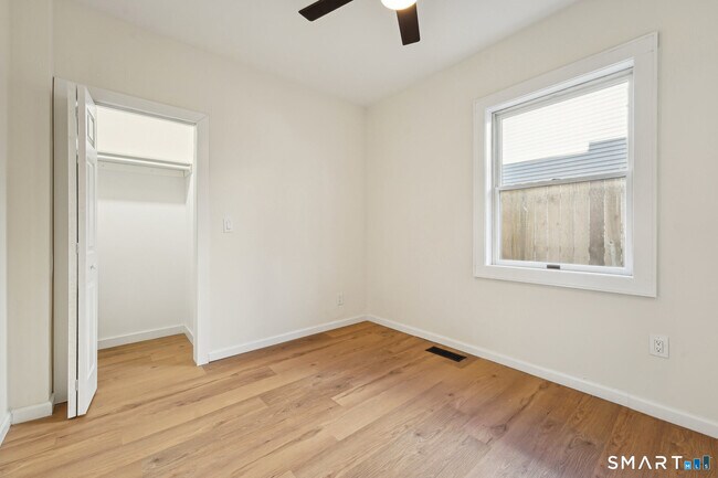 Building Photo - 21 Soundview Ave