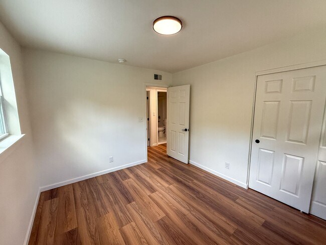 Building Photo - 5230 Springhill Dr