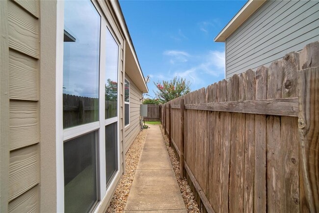 Building Photo - 106 Gambel Oak Way