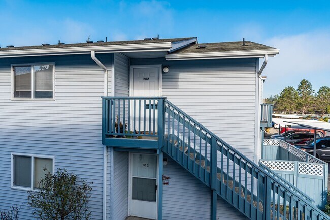 Building Photo - 2 Bedroom/2 Bath in Courtyard Condos
