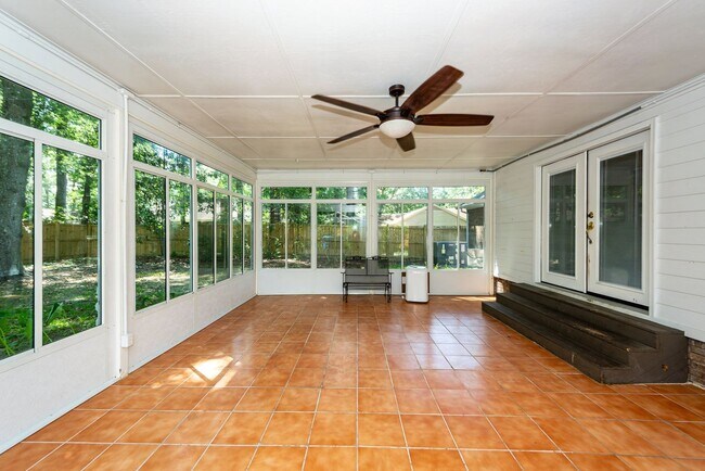 Building Photo - 3 Bedroom 2 Bath Home in Kings Grant - Sum...