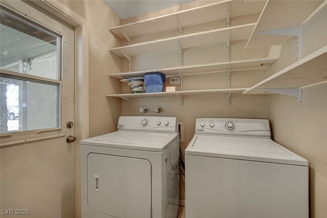 Building Photo - 5649 Sheila Ave