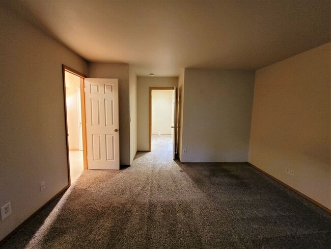 Building Photo - 2 Bedroom Townhome in Desirable Summerwind!