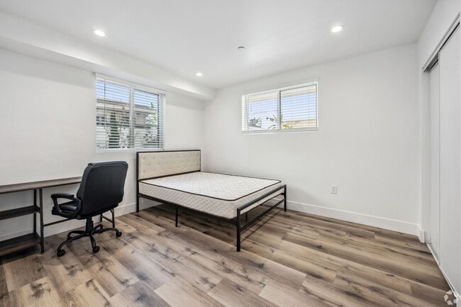 Interior Photo - MH 5401 Carlin St