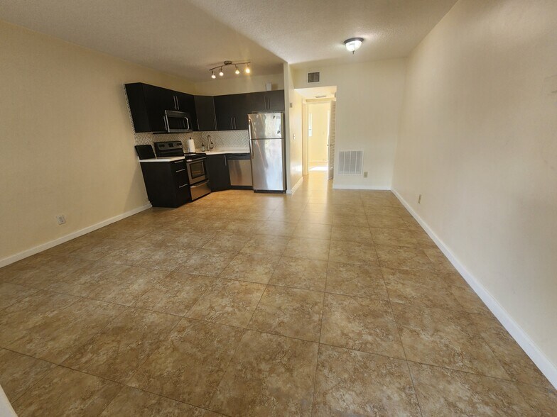 Building Photo - 1878 NE 46th St