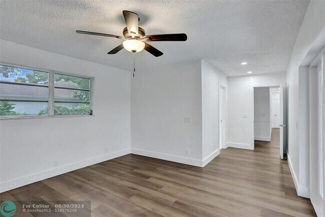 Building Photo - 161 SW 75th Ave