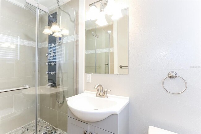 Building Photo - 3828 Neptune Dr SE