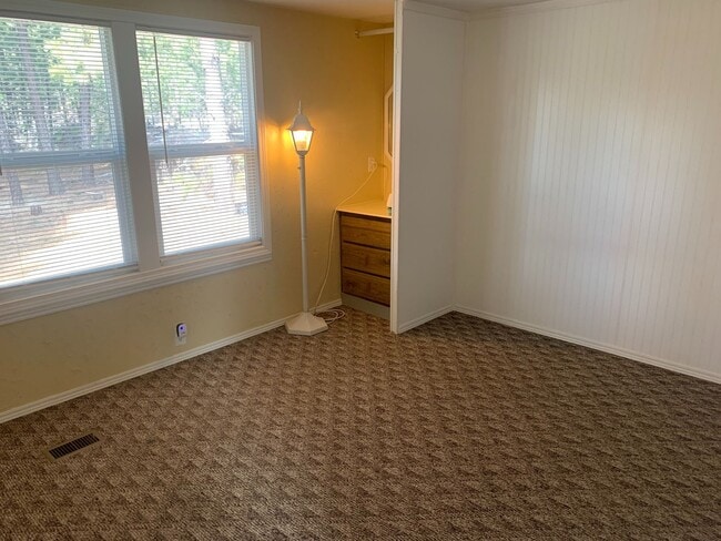 Building Photo - New on the Market!