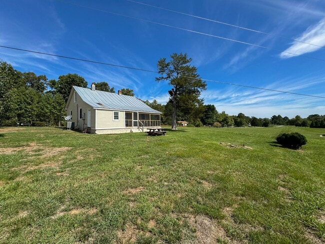 Building Photo - 2bed/1bath  Fluvanna Cottage