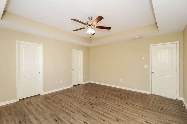 Building Photo - 141 Crescent Woode Way