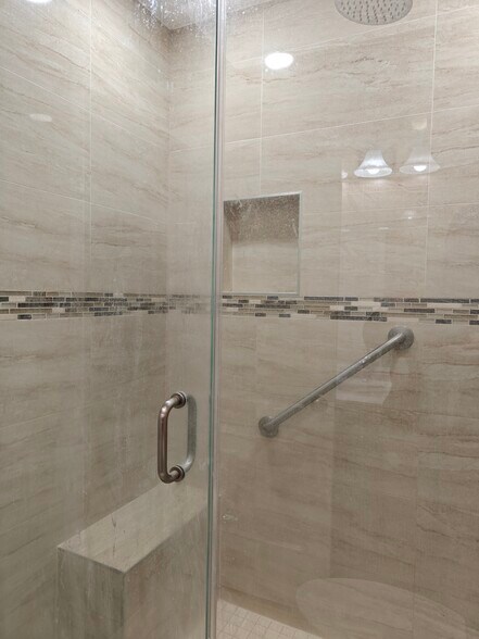 Building Photo - 15192 Tungwood St