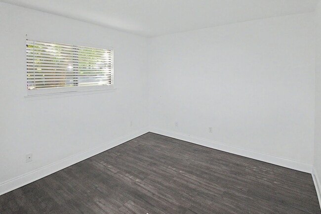 Building Photo - 2 Bedroom Condo In South Park!