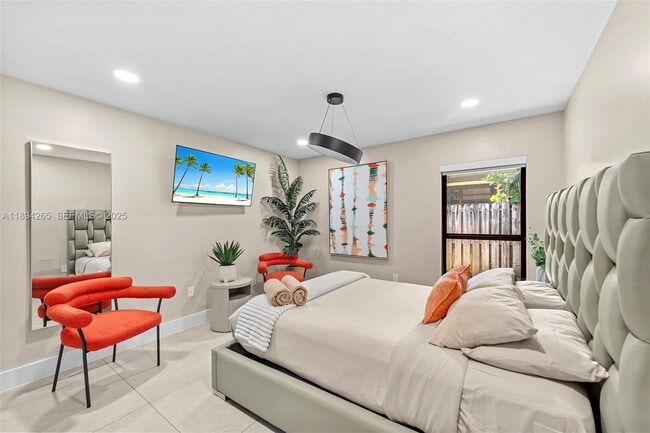 Building Photo - 207 Holiday Dr