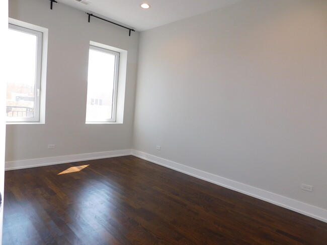 Building Photo - 5139 N Broadway