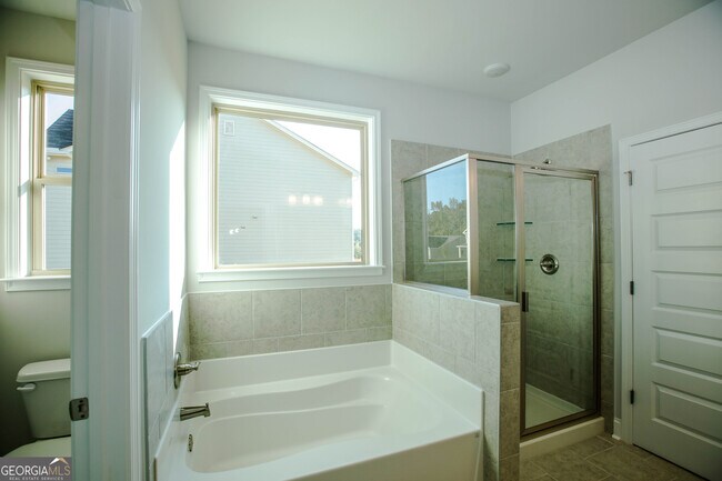 Building Photo - 452 Hellen Vly Dr