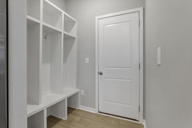 Building Photo - 3832 Old Glory Lp