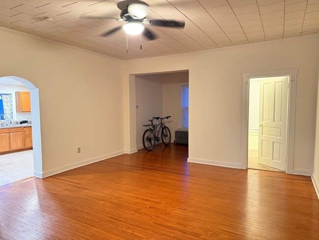 Building Photo - 316 S Broad St