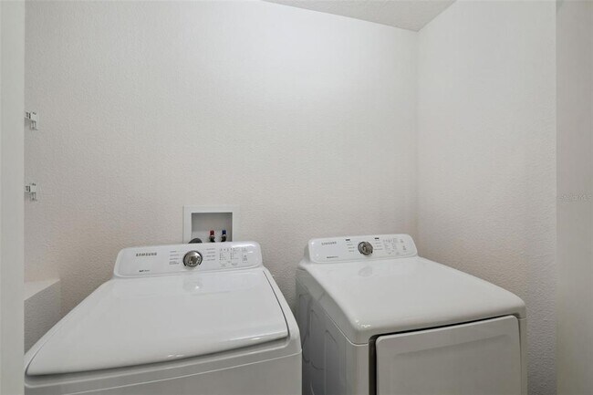 Building Photo - 7548 Kuenher Ct