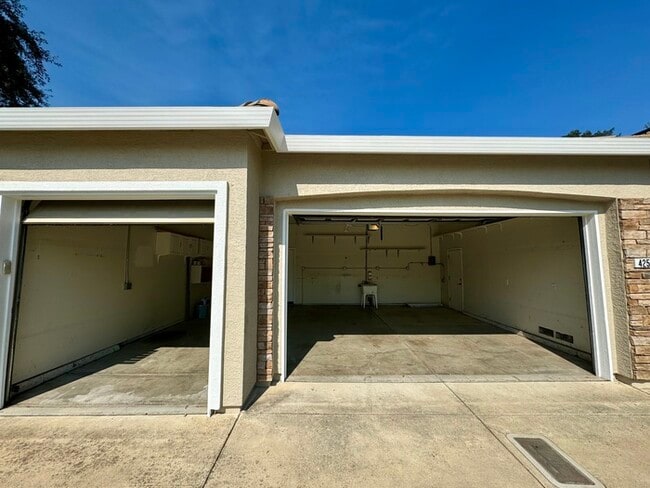 Building Photo - Stunning 3-bedroom 3-bathroom home in Yank...