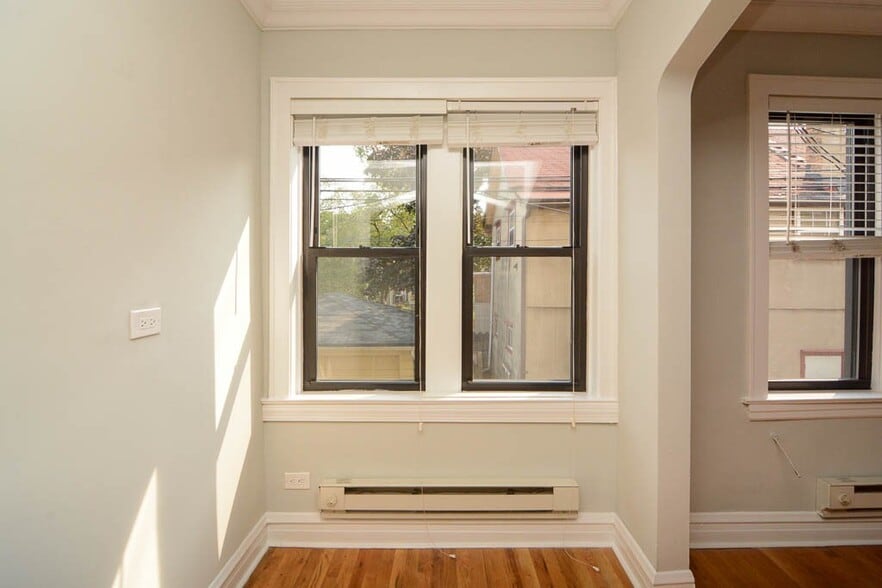 Building Photo - 4743 N Hermitage Ave