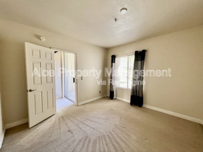 Building Photo - 1825 W Ray Rd